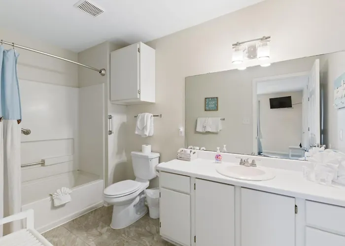 Colony Club Apartment