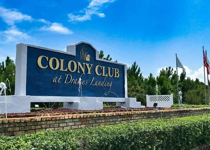 Colony Club Apartment *
