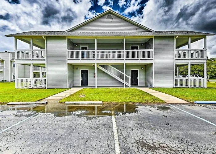 Colony Club Apartment *