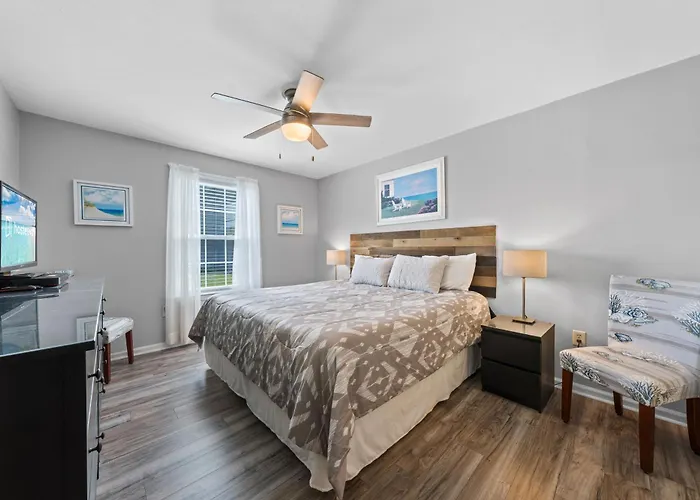 Colony Club Apartment