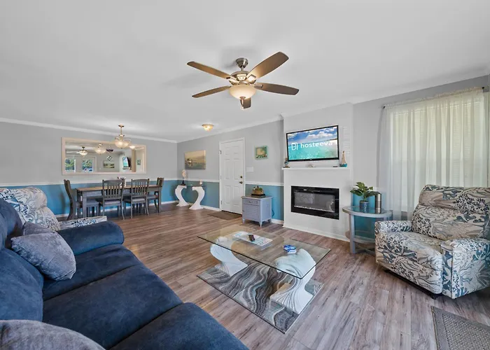 Colony Club Apartment
