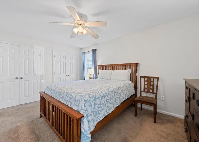 Colony Club Apartment
