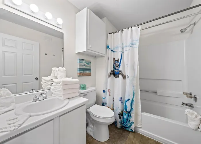 Colony Club Apartment *